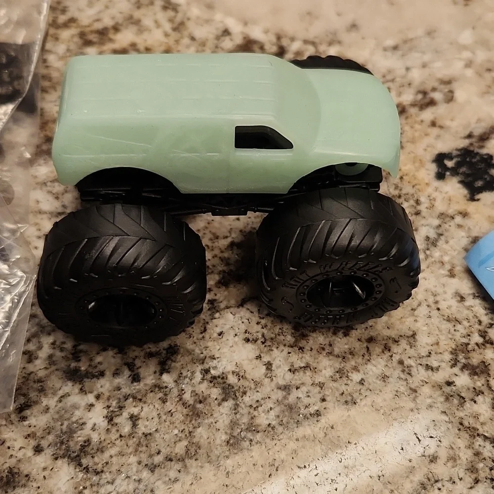 Hot Wheels Demo Derby color changing Monster Trucks plastic McDonald car